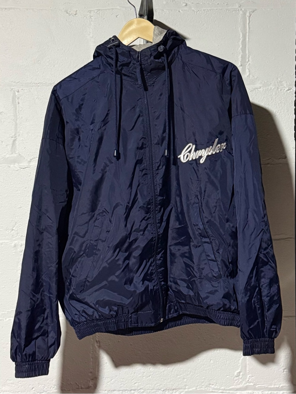 Vintage NWT Chrysler embroidered logo navy blue windbreaker jacket men’s size s